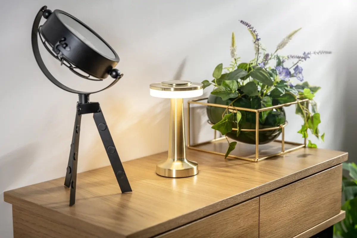 Monum laualamp, 3W, 200lm, DC 5V, 1A, 3000 K, 3 astet dimmerdamiseks, aku 1800 mAh, kuld - Image 4