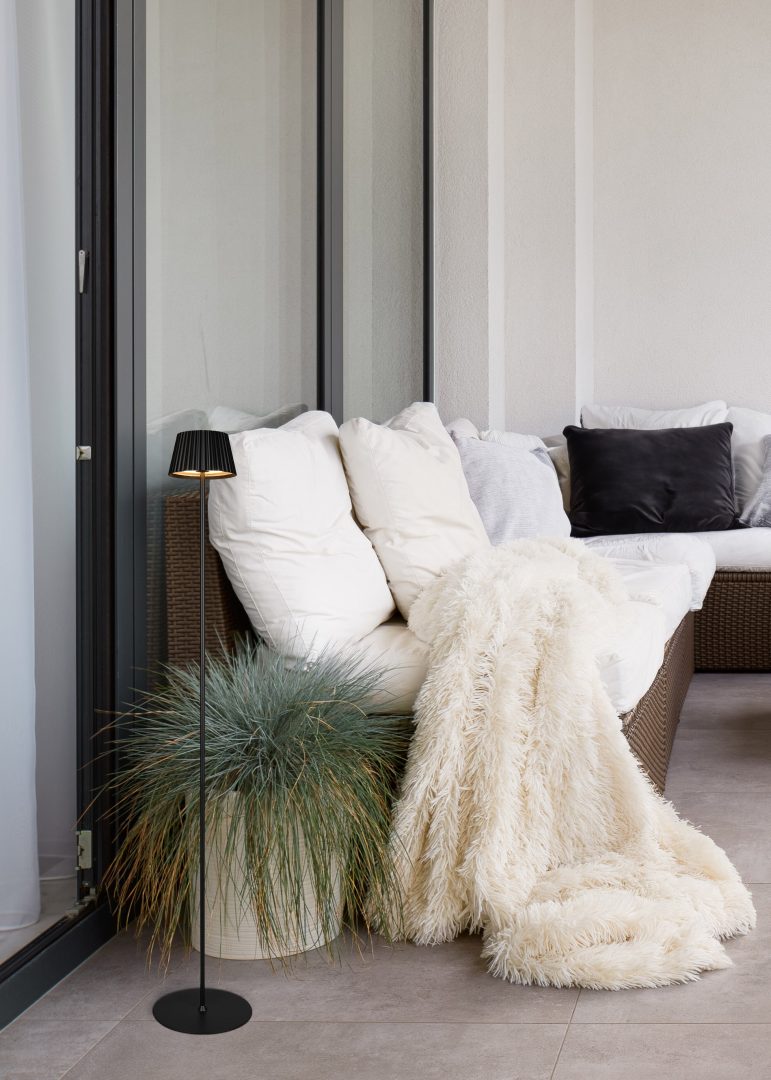 Välistingimustes kasutatav LED põrandavalgusti must laaditav - Image 2